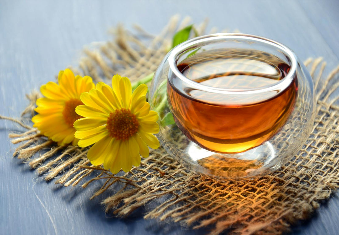 Warm honey-gold mood — reference for the honey-cinnamon-resinous oriental character that Parfums de Marly Oajan and Fragrenza Ojen share